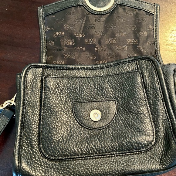 Pebble leather black Michael Kors cross body - Picture 2 of 6
